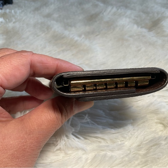 ***SOLD***Louis Vuitton Key Holder in Damier Ebene - Picture 9 of 10